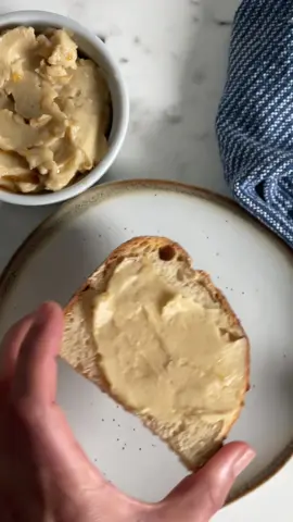 This one goes out to the maple syrup lovers. 🍁 Full recipe on www.thespeckledpalate.com #CompoundButter #MapleButter #SweetCompoundButter 