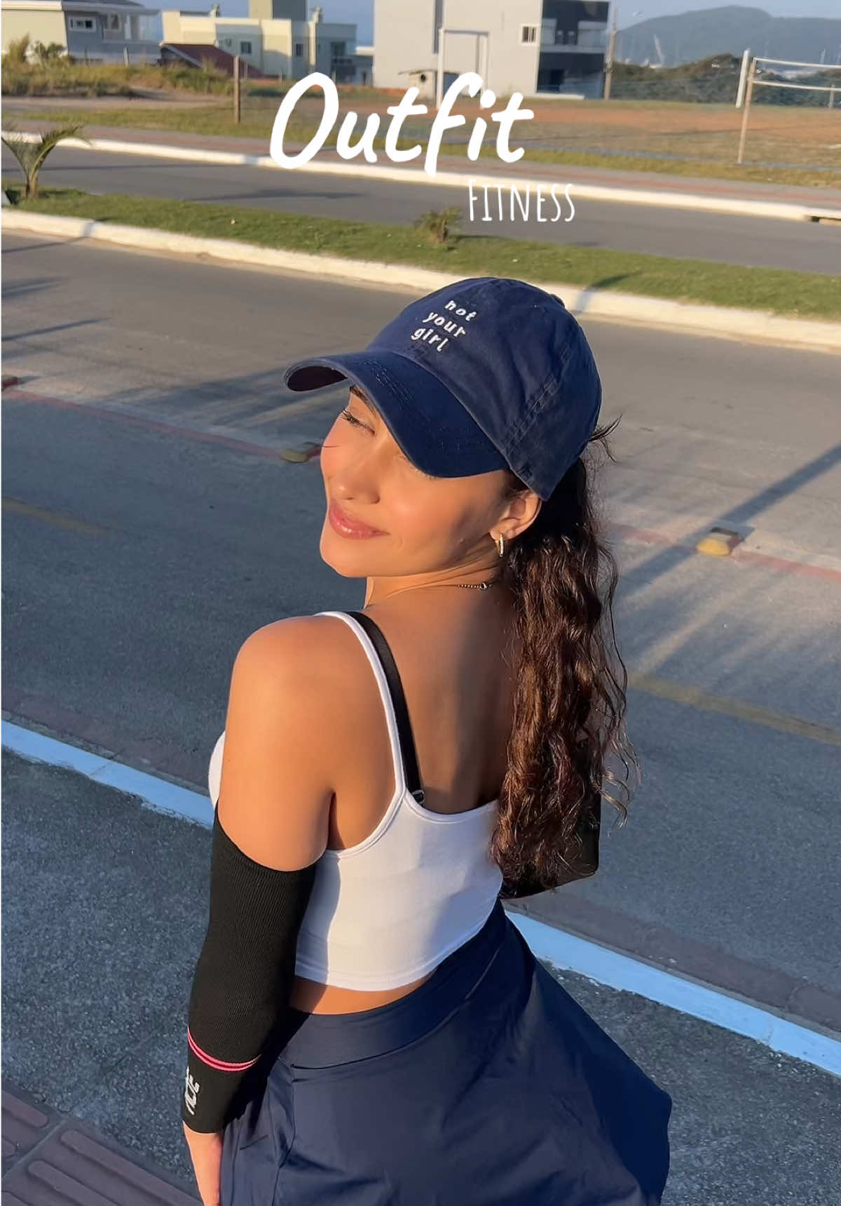 Outfit fitness ☀️🏃🏽‍♀️‍➡️🆙 #sol #corrida #endorfina  #Fitness #outfit #looksfitness #tarde #ugccreator #ugccontentcreator 