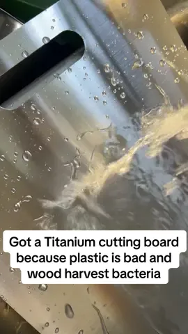 Titanium cutting board #KitchenHacks #kitchengadgets #titaniumcuttingboard #fyp #asmr #viral