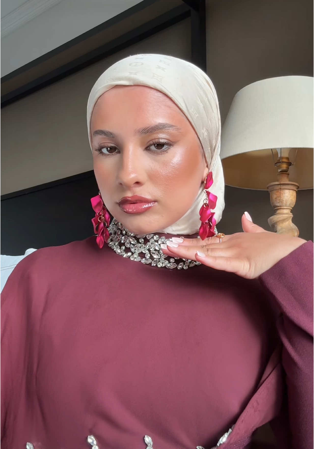 I tried “Sade girl makeup” & WOWWWW I LOVEE!!!!!😍😍 @Benefit Cosmetics UK #porefessionalfoundation #fyp #makeup 