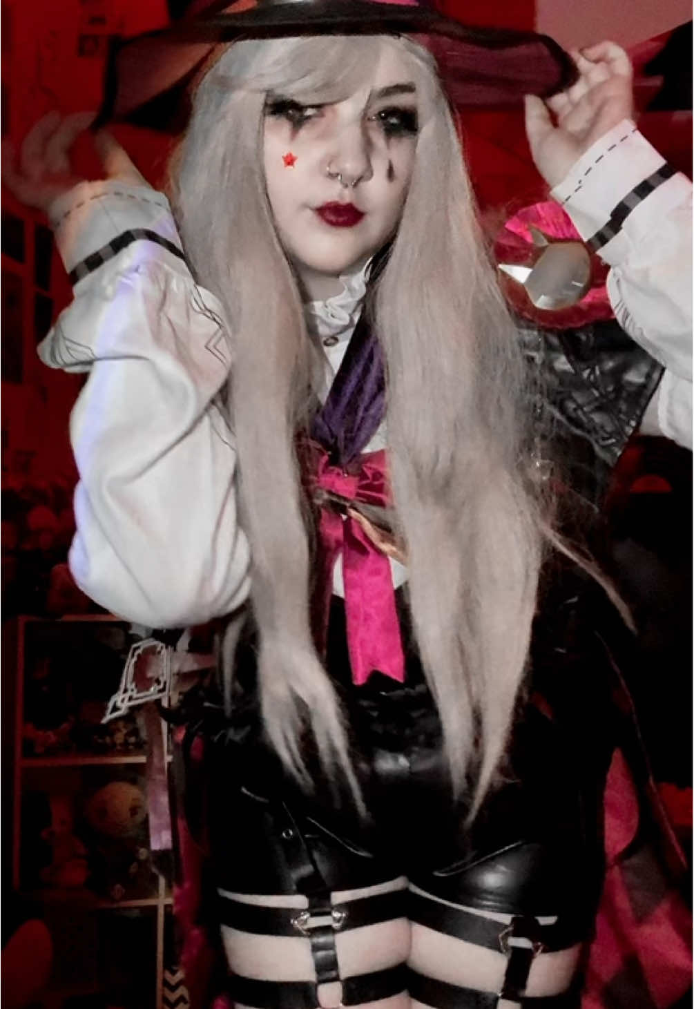 #lyneycosplay #lyney #GenshinImpact #femalelyney #femlyney #lyneygenshinimpact #genshinimpactcosplay #cosplays 