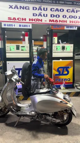 Hôm bửa có người nói xe này 130 đầy bình 🤫 #vespa #vespasprint #vespasg #vespaindonesia #vespamatic #xuhuong #xh #typ 