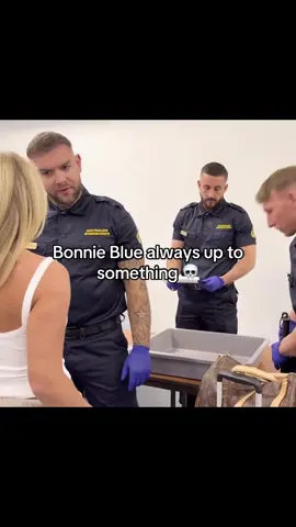 She a busy woman. But werk it sis I can’t even get 1 man 😔 #bonnieblue #bonnie #blue #help #funny #relatable #trend #real #purr #ate #devour #floptok #flopera #viral #police #paygorn #fyp #xyzbcafypシ 
