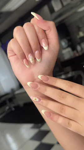 This soft pastel yellow is the color of the summer!  Classy, effortless, and made for the season 🌼 Would you try this color? ✨☀️ ________ #nails #nailinspo #pastelyellow #yellownails #naildesigns #brooklynnails #nycnailartist #almondnails