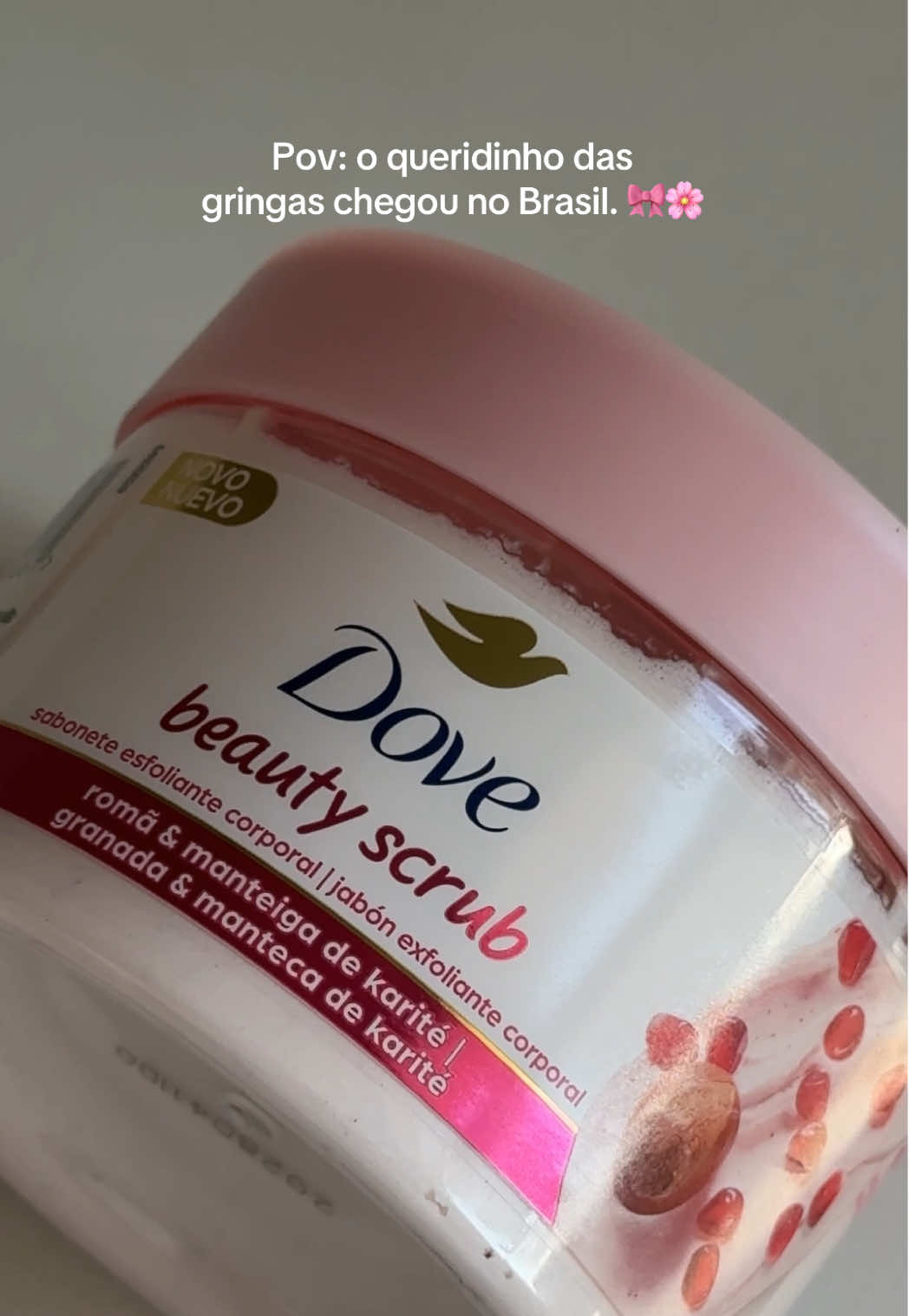 Dove Beauty Scrub chegou com uma cremosidade absurda, trazendo aquela sensação de sair do banho já perfumada, sabe? 🌸 💖✨ esfolia, hidrata & nutre. Bem do jeitinho que amamos! (tô viciada) Vocês precisam testar 🫶🏼 @Dove Brasil  #banhodove #esfoliantedove #dovebeautyscrub #dovescrub #dovesabonete 