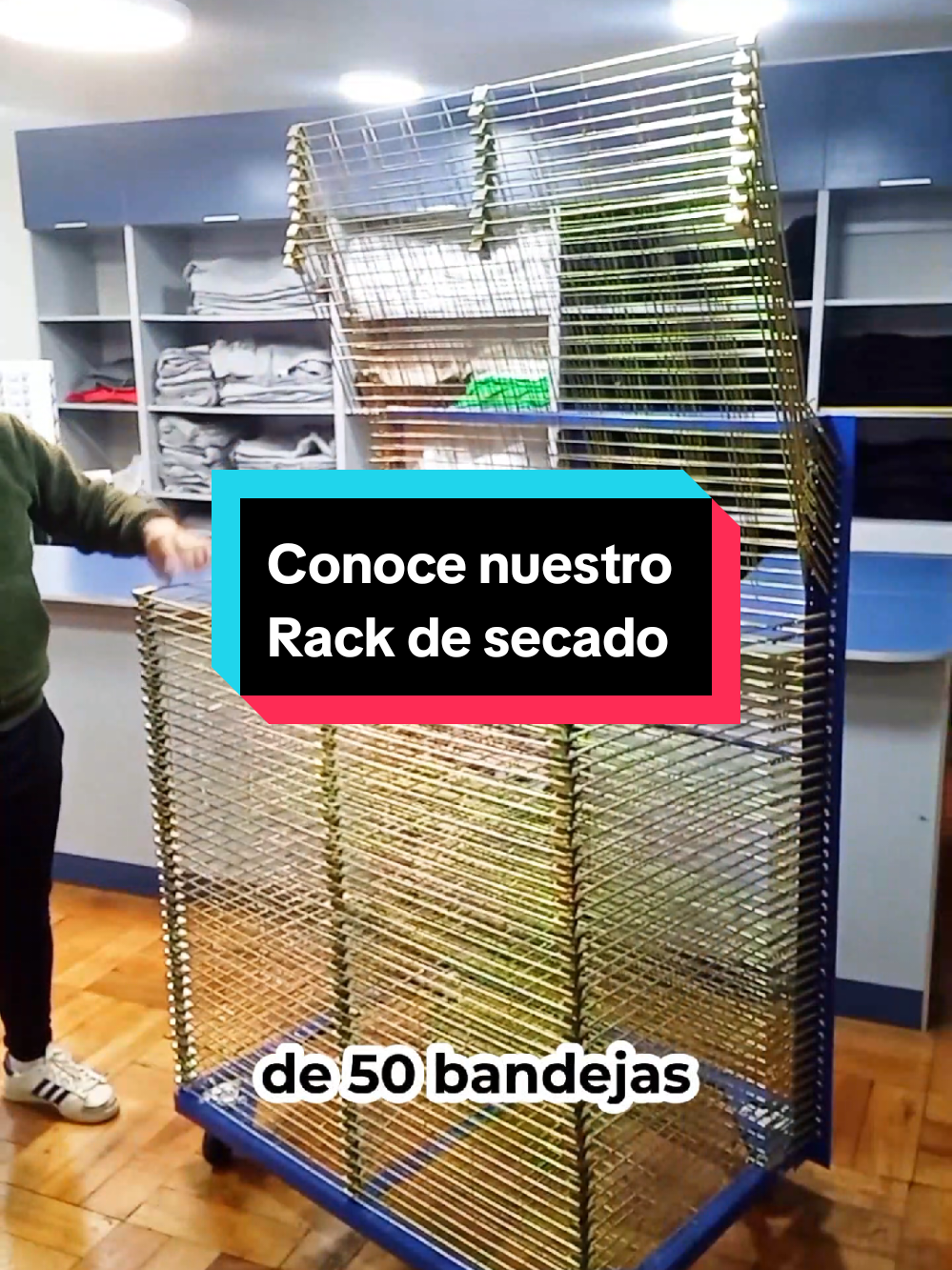 🤩 Rack de Secado 📌 50 Bandejas de 65x100 centímetros 📌 Base hecha de acero 📌 Ruedas para fácil movilidad 🚚 Despachos a todo Chile  😊 Compra en nuestro sitio web o a nuestro WhatsApp  👉 www.activaschile.cl  👉 +56992273527 . . . . #estampados #chile #serigrafia #textil #serigrafiatextil #estampadotextil #pulposerigrafico #estampadora 