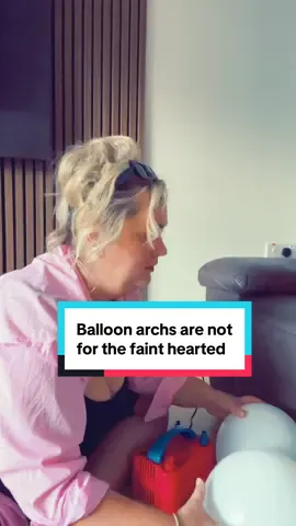 @staceyallthatspoppylane has a lot of explaining to do Balloon arches are not for the faint hearted. Can’t believe Boyd is 1 tomorrow 🥹  #balloonarch #1stbirthday #mumlife 