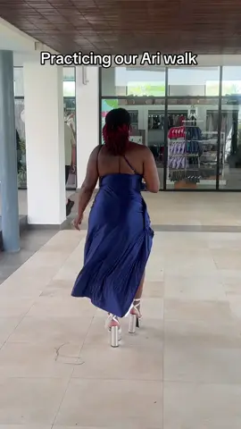 Lmaooo too much Vaseline on my feet 🤣🤣🤣🤣🤣🤣