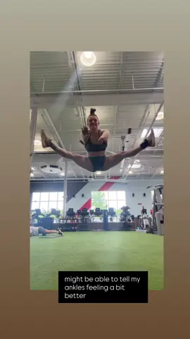 routine practice today! Also a convenient rest day for me :)  worked on full routine as well as small skills im planning on putting in!! KILLED MEEEEE #bodybuilder #bodybuildingprep #npcfitness #npcfitnesscompetitor 
