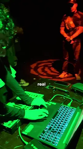 🪜💡 ¡𝗖𝗹𝗮𝘀𝗲 𝗱𝗲 𝗣𝗘𝗩! 🪜💡 En esta clase de Producción Escénica y Visual, nuestros estudiantes exploraron el Teatro Libre para aprender sobre iluminación escénica y el manejo de posiciones en un entorno real. #LCIBogotá #ProducciónEscénicaYVisual