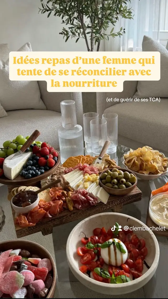 Voici 3 idées de repas que j’ai faites cette semaine. J’essaye de retrouver une bonne relation à la nourriture, même si cela n’est pas simple tous les jours. 💕 J’adore cuisiner et j’essaye de reprendre le temps de profiter de ce genre de petit moment. Ce n’est peut être pas les repas les plus diététiques ou healthy mais ce sont des plats que j’aime. 🥙 J’essaye notamment de manger pour le plaisir sans forcément penser aux conséquences d’un tel repas sur mon corps. Ce n’est pas simple mais j’essaye. ❤️‍🩹 #creatorsearchinsights #cuisine #ideerepas #recettefacile #perdredupoids #repasfacile #mealideas #mealprep #tw #alimentation 