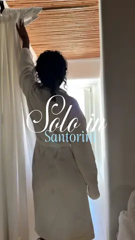 Solo in Santorini Vloggy🩵🫧🇬🇷 Travel Vlog Voiceovers make me wander if I should do daily voiceovers more often!!! #grwm #solotravel #girldinner #beachday 