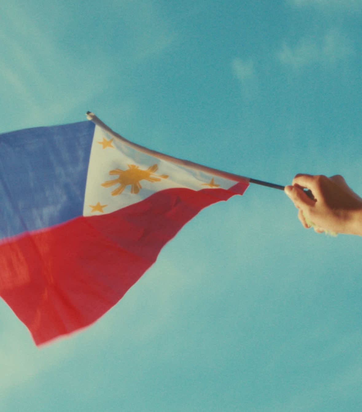Man I love (being) Filipino 🇵🇭 ❤️ thank you @ariessgrl for the stickers and the flag ❤️❤️ #videography #cinematography #filipino 