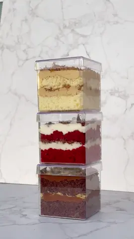 EDICION LIMITADA 🚨 Les tenemos una sorpresa!!  A partir de hoy pueden encontrar en la sucursal nuestro Dubai Cake Jar 😋 tendremos 3 sabores, pistache con chocolate, nutella con red velvet y biscoff con pan vainilla ✨ . . . #dubaicakes #dubaichocolate #spgg #cakejars