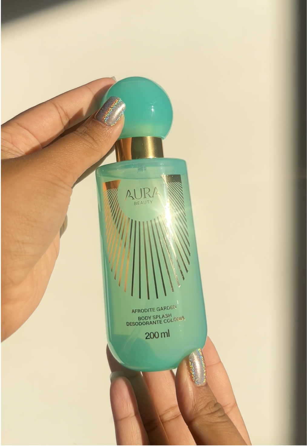 abri esse body splash aqui da Aura - Afrodite Garden e agora tô viciada amigas  @Aura Beauty Club  #aurabeauty #afroditegarden #bodysplash 