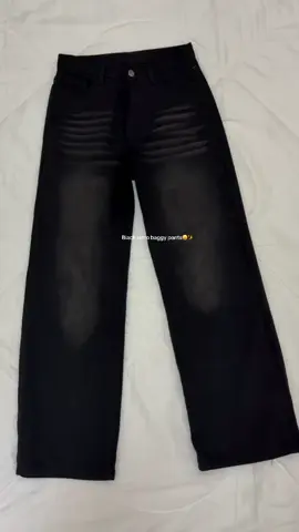 Black retro baggy pants na sobrang ganda ng quality. #fyp #pants #baggyjeans #black #retropants #highwaisted #foryou 