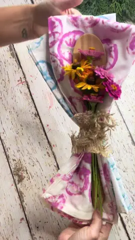 Because cute+practical is the best kind of gift. #diygiftideas #housewarminggift #diyproject #diymom #craftymom  