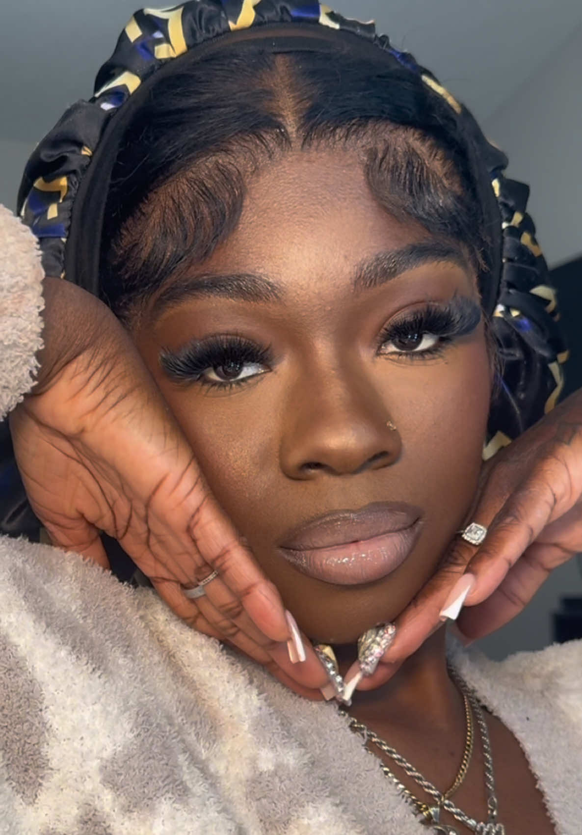 Yall loving the makeup grwm’s☺️  @Pure.Balanced  Skin Care  @Morphe Cosmetics Brushes + Setting Spray  @realtechniques Brushes @elfcosmetics Primer @NARS Cosmetics  D4  @Juvia’s Place Chai + Maple (Concealer) (Bronzer + Blush) Dark , Deep Dark & Vloume 1 @Laura Mercier Translucent Honey  @M-A-C Cosmetics Gold Deposit