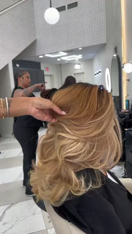 𝒶 𝓁𝓊𝓍𝓊𝓇𝓎 𝑒𝓍𝓅𝑒𝓇𝒾𝑒𝓃𝒸𝑒! I’m Obsessed 😍 Hair should move with you, flow with you and give an effortless look 🤌🏽  Service: Traditional sew in  ▫️SSCo Indian bundles on hand 🛒 ▫️ Houston appointments available #fp #atlhairstylist #blackgirlluxury #atlhair #houstonhairstylist #houstonweaves Proverbs #rawhair #haircompany 21:5🤍