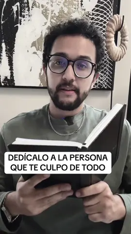 Dedícalo a la persona que te hizo sentir culpable. #poesia #poema #amor #comparte #dedicar #escritor #Love #fyp #parati #couplegoals #couple #❤️ 