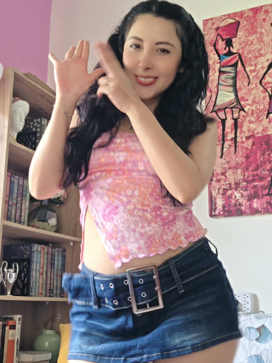 Che che🎶🎶 #colombiana #minifalda 