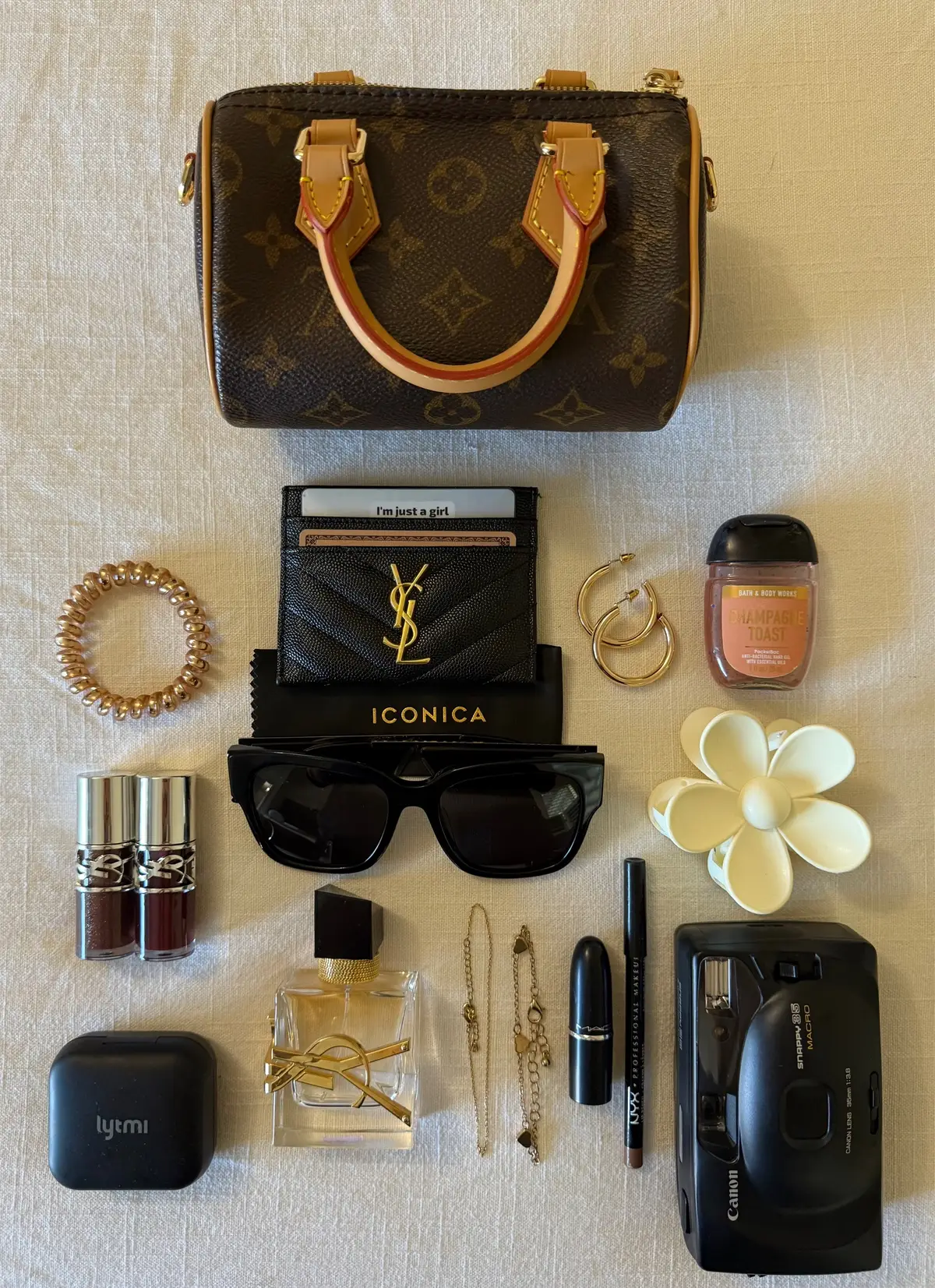Girly things ✨ never go anywhere without my Iconica sunglasses by DIFF #whatsinmybag #purse #essentials #summerpurse @DIFF Charitable Eyewear #ICONICApartner 