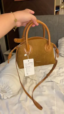 🤎 #tascantik #tasselempang #handbag 