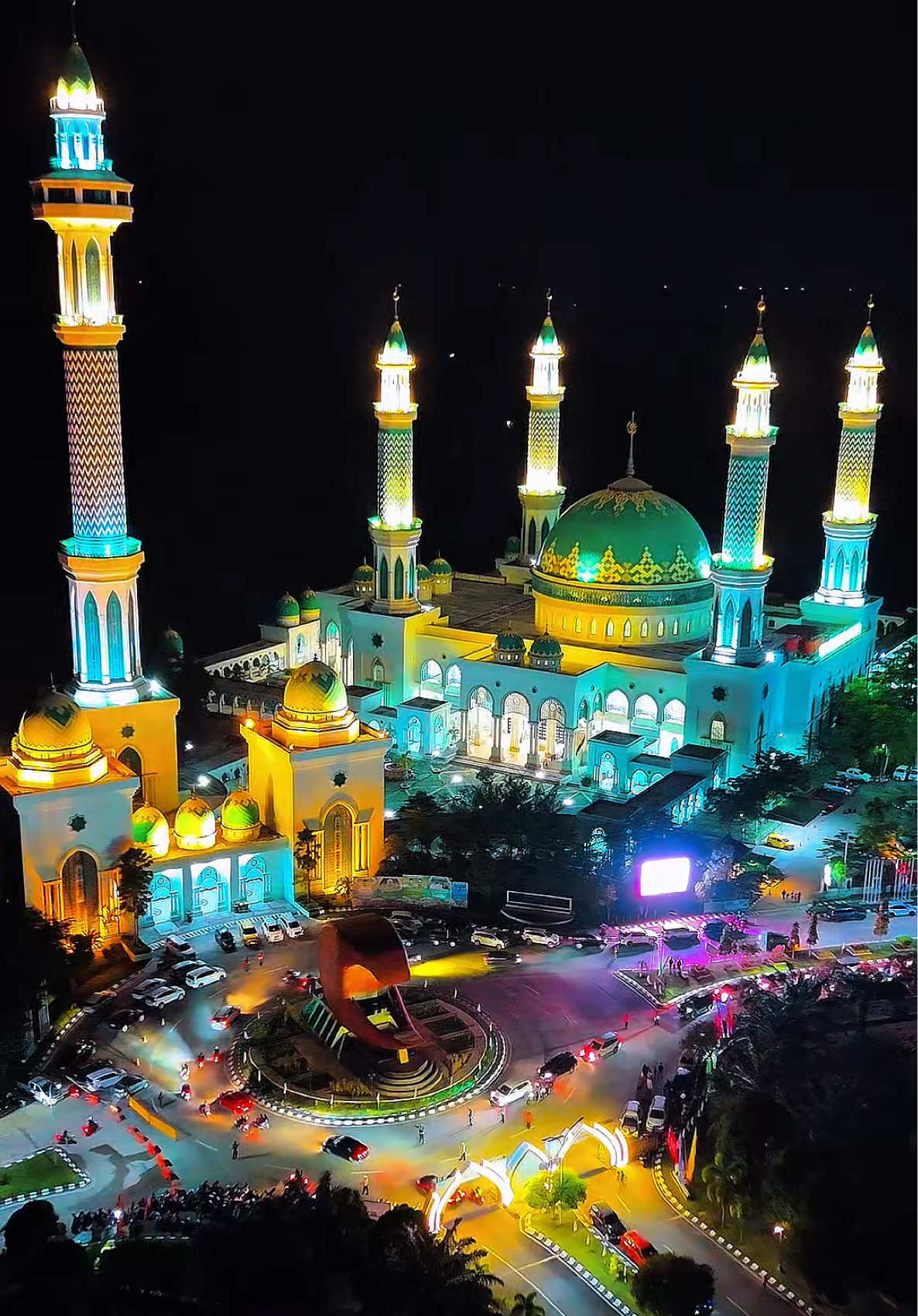 Suasana Masjid Agung Al Faruq malam hari 😍 #sangatta #sangattaku #kutaitimur #kaltim #dronevideo #djiflip #kutaitimur_kaltim #sangattakutim #mtqkutim2025 #fypシ #xyzbca #lewatberanda #cinematicvideo 