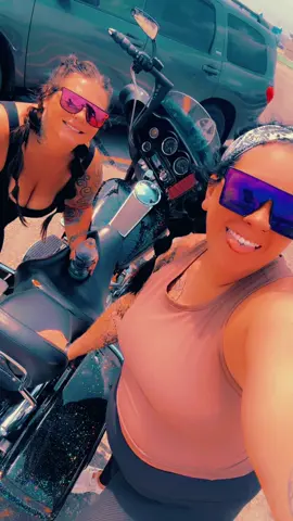 Harley girls!!!:) #harleygirls #motorcycle #foryoupage #twins #bestie @StormyCheetah🖤 