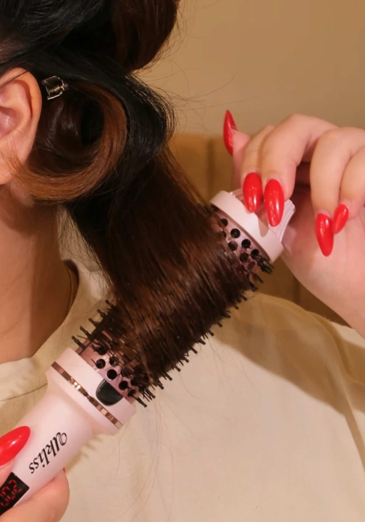 How i style my hair using the thermal brush from @Ukliss-my #ukliss #hairhack #blowouthair 