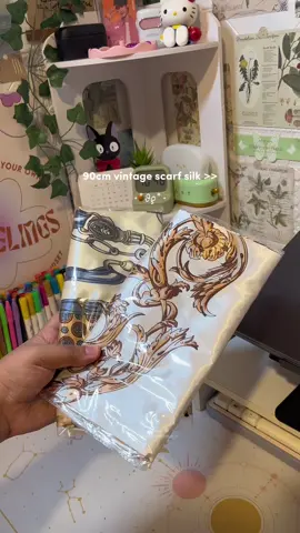 been into scarf silk lately and these are such a cutie!! 😩🫶🏻✨ #scarf #silkscarf #vintagescarf #vintagesilkscarf #OOTD #ootdfashion #silk #satin #satinscarf #fypviralシ #fypage #foryou #shrmnsrh 