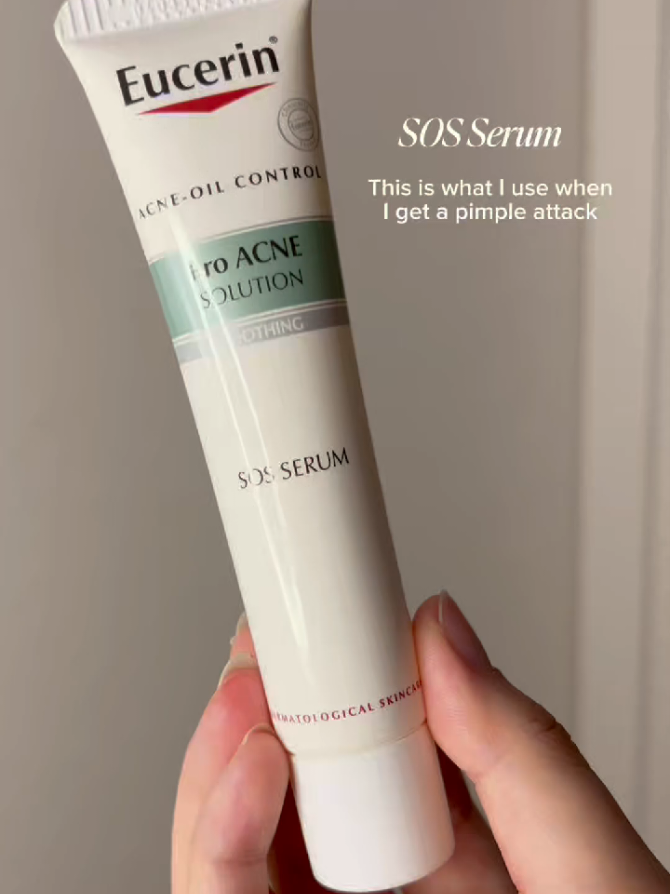 Breakout emergency? This is my fix 🚨Clears spots, calms redness, and doesn’t dry me out 💧#EucerinAcneExpert #EucerinProACNESolution #belisekarang #TikTokMadeMebuyit #productcontent #TikTokShopTawaranHariGaji #TikTokShop66FiestaHariJadi #A3 
