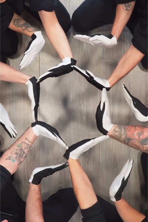 Urban Theory dance team #tutting #tuttingchallenge #tuttingdance #groupdance #danceteam #danceperformance #hiphopdance #robotdance #robotdancer #synchronicity #fyp #foryou #viral 