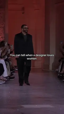 I think he loves it, what about you? 😍 Zuhair Murad #hautecouture 2025 #couture #fashion #fashiontiktok #designer #woman #dress 