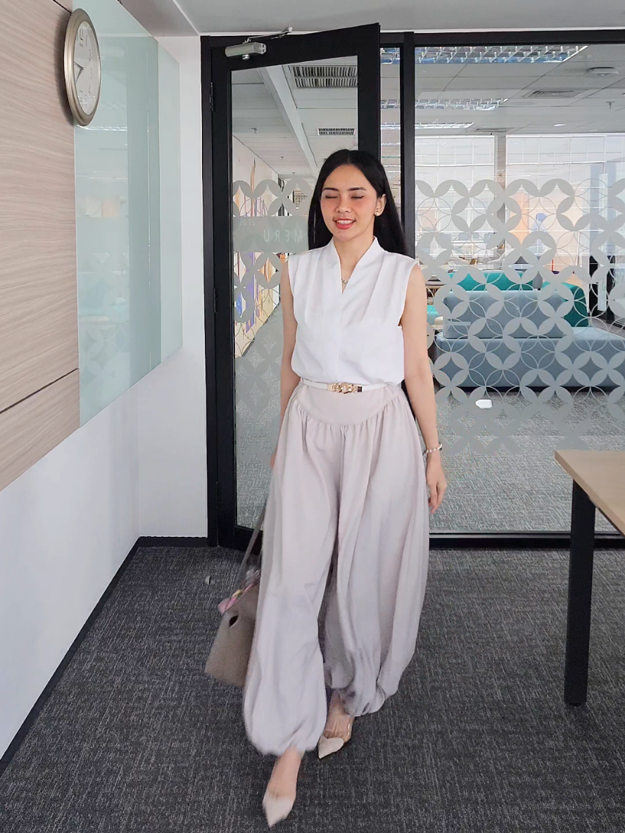Chef kiss for my pants today 💋 #fyp #4u #4upage #corporatelife #OOTD #fitcheck #outfitkantor 