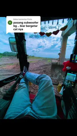Membalas @Putra Pakek hetset geh dengerin bas nya. Udh bergetar semua ini kaca😭 #fyp #operator_excavator #anaktambang #kulitambang #storytambang #tambangbatubara #tambangupdate #tambanghitz 