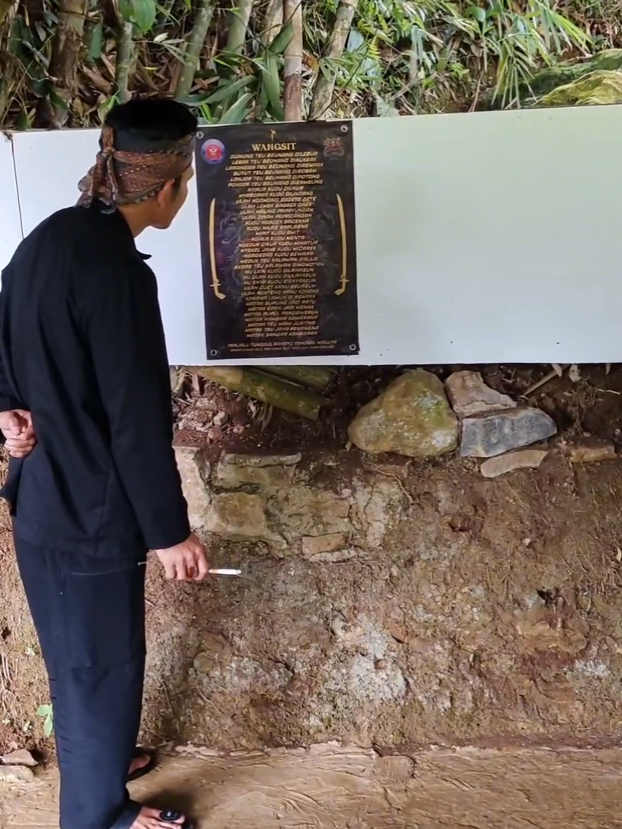 Cikahuripan.📍🗺 Yaitu sumber mata air yang berada di panjalu, yang terletak di kampung Cibungur Blok Sindang Palay Rt 05 Rw 01, Desa Kertamandala, Kecamatan Panjalu, Kabupaten Ciamis. . . #panjalu #panjaluciamis #panjaluciamisjawabarat #panjalupride #ciamispride #ciamis #rahayu #cikahuripanpanjalu #ansepanja @Noy 