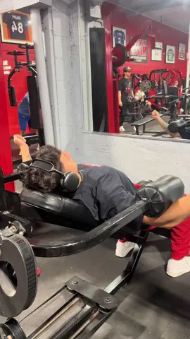 Late night chest with tom platz #powerhousegym #GymTok #gym #workout 