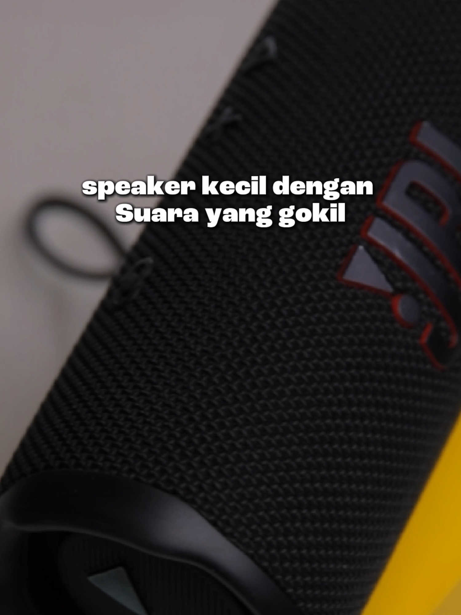 Bass-nya nendang, bodinya tahan air! 💥 Bawa JBL Flip 6 ke mana aja ✔️ Outdoor ready, baterai awet hingga 12 jam non-stop ✔️ JBL Original Pro Sound ✔️ IP67 tahan air & debu #jbl #jblflip6 #jblspeaker #Daretolisten #speakerbluetooth #jbloriginal