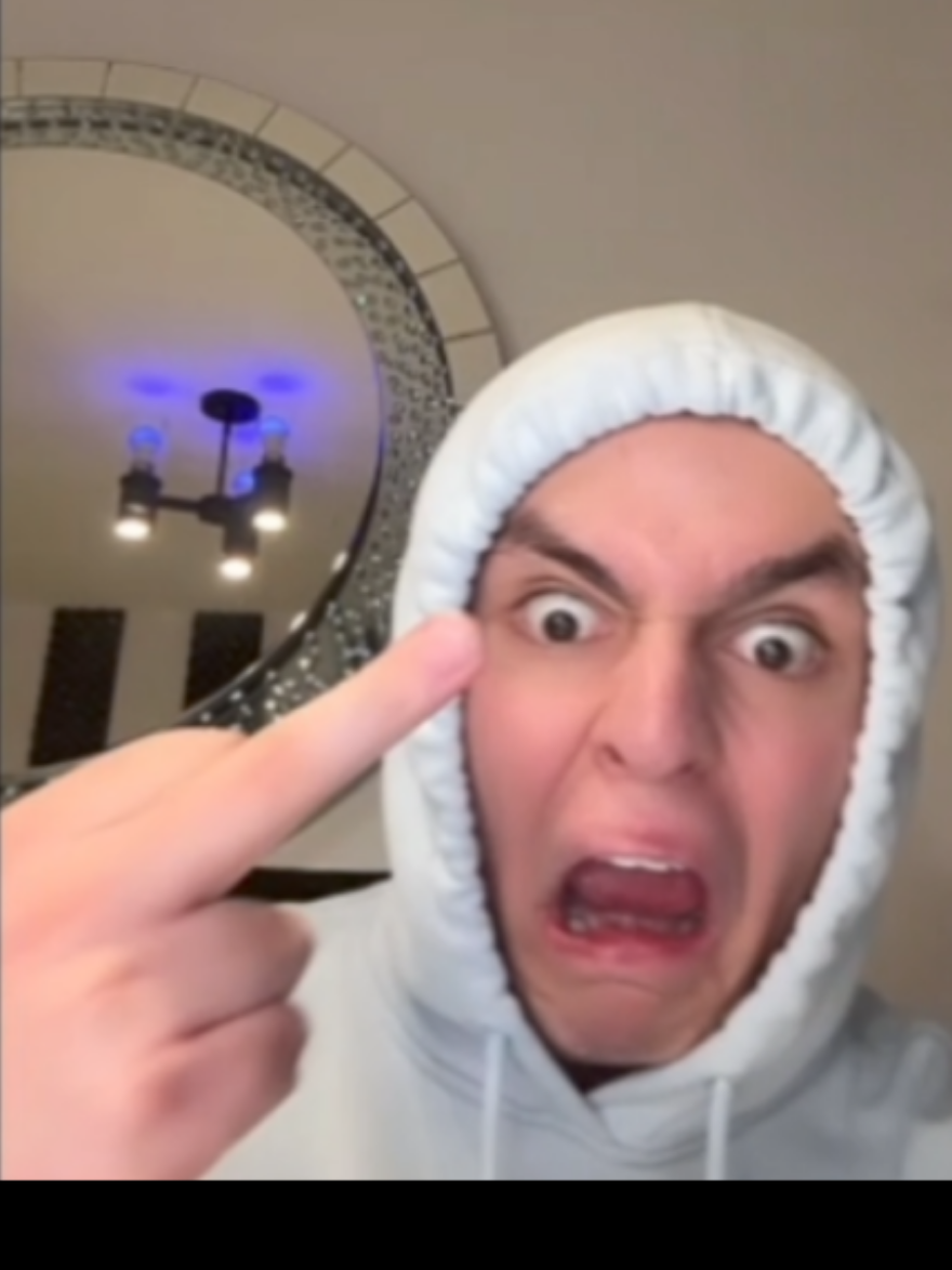 No que el pseudo Lic @Luis Sánchez presunto hijo de Peña Nieto sabia incomodar gente?? Al parecer solo eso sabe hacer y cuando se la aplican cuelga el nene y no acepta la batalla. Saludos cordiales  Atte: La horma de tu zapato . #luissanchez #tiktoker #mexicano #viral 