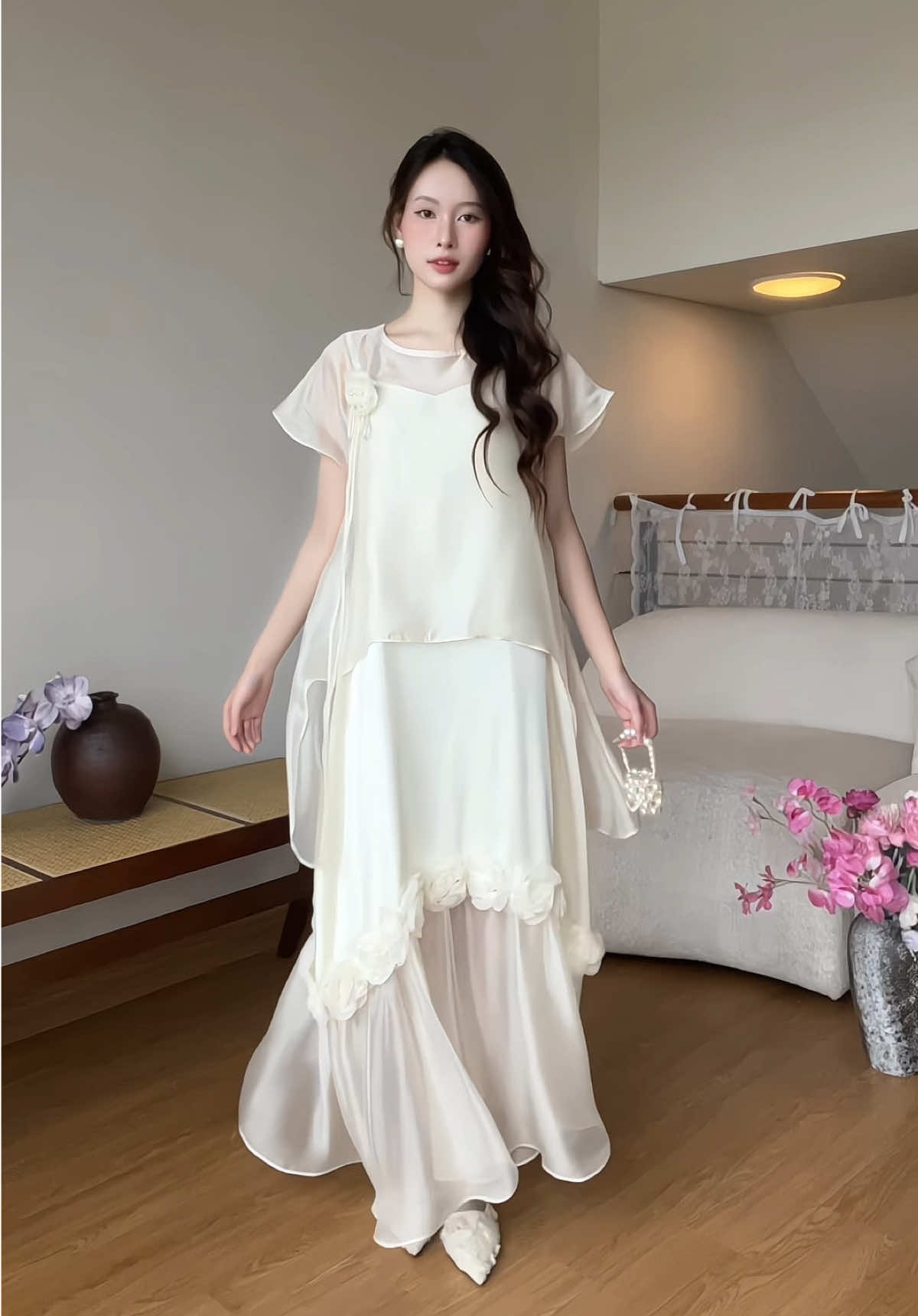 Bay bổng nhưng không hời hợt, dịu dàng nhưng không yếu mềm ✨ #SV229 #xuhuong #lanadesignvn #outfit #thờitrang 