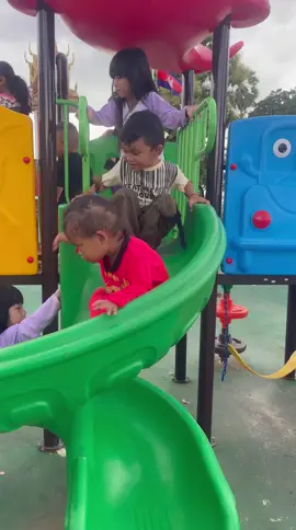 Children playing skateboards in the playground.#kid #toys #fyp #foryou #kidplaying 