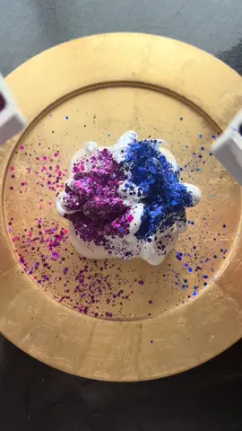Foam and glitter on baking soda #asmr #crush #fyi #解压 #crunchy 