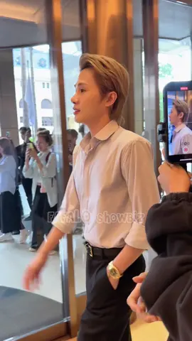 Jack ân cần dặn fan về nhanh kẻo trời mưa sau buổi họp báo, được Đom Đóm gọi là “cục vàng” 🥰 #jack #j97 #thienan #viral #xuhuong #trending #videoviral #tiktokviral #showbiz #fafaloshowbiz 