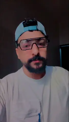 ادفعو اللي عليكوو بدال مااقول اسميكوو 😂🤣