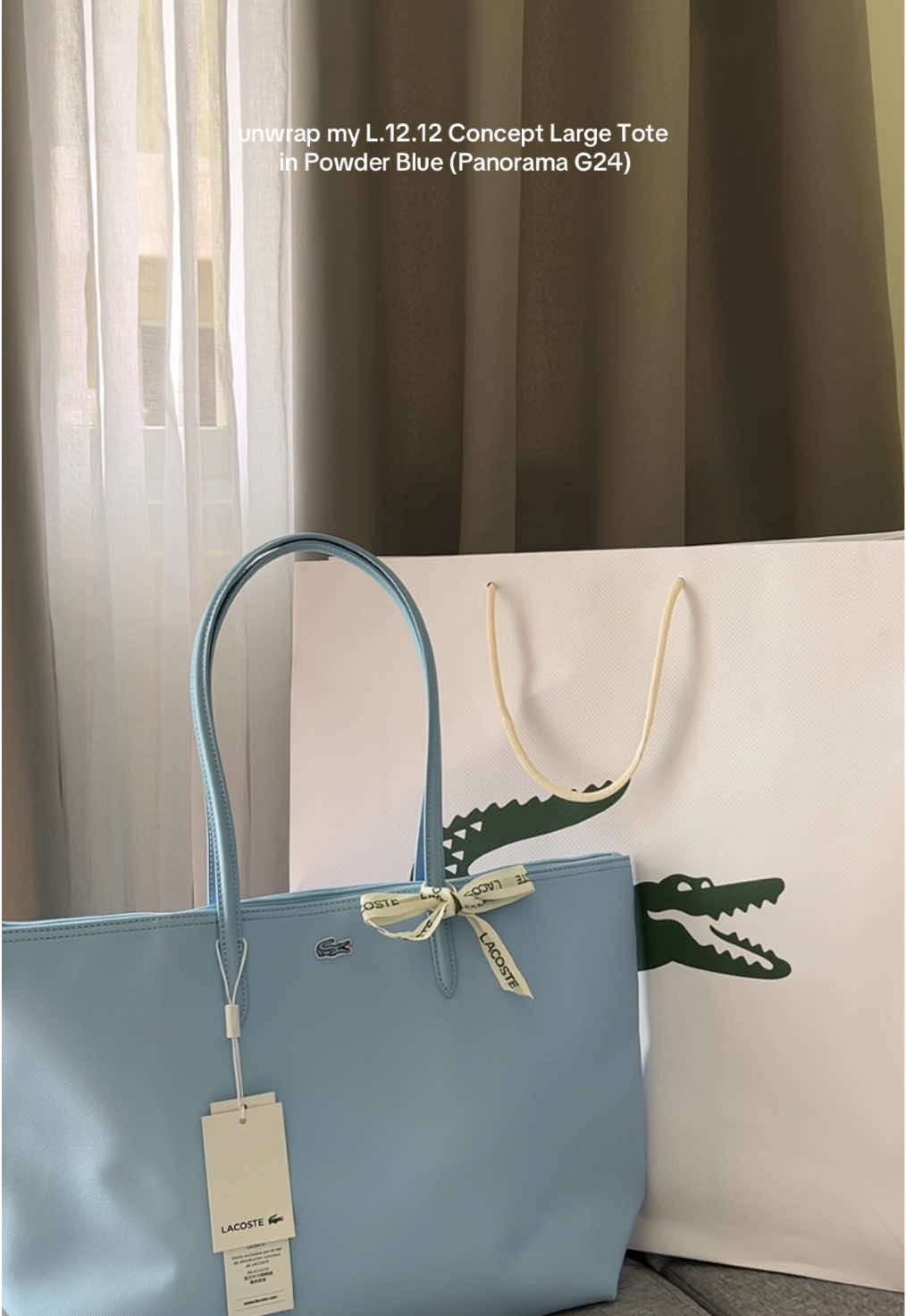finally got the chance to unwrap my sister's gift when I passed the REELE 🦋 #lacostetote #bagtok #everydaybag #unboxing