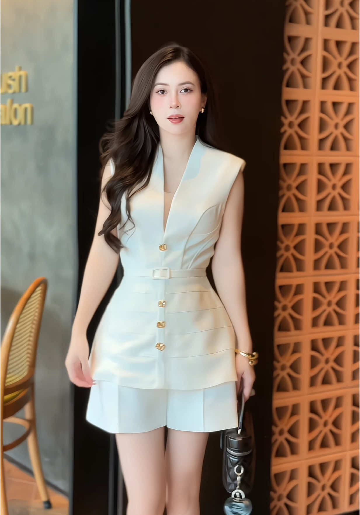 Như mây bình thản, như nước thong dong 🥰 #xuhuong #lyna_vaythietke #setdep 