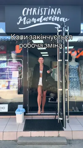 Жакет з натурального льону 690 гривень. Шльопанці 590 гривень. Сумка @c.m.select 5900 гривень