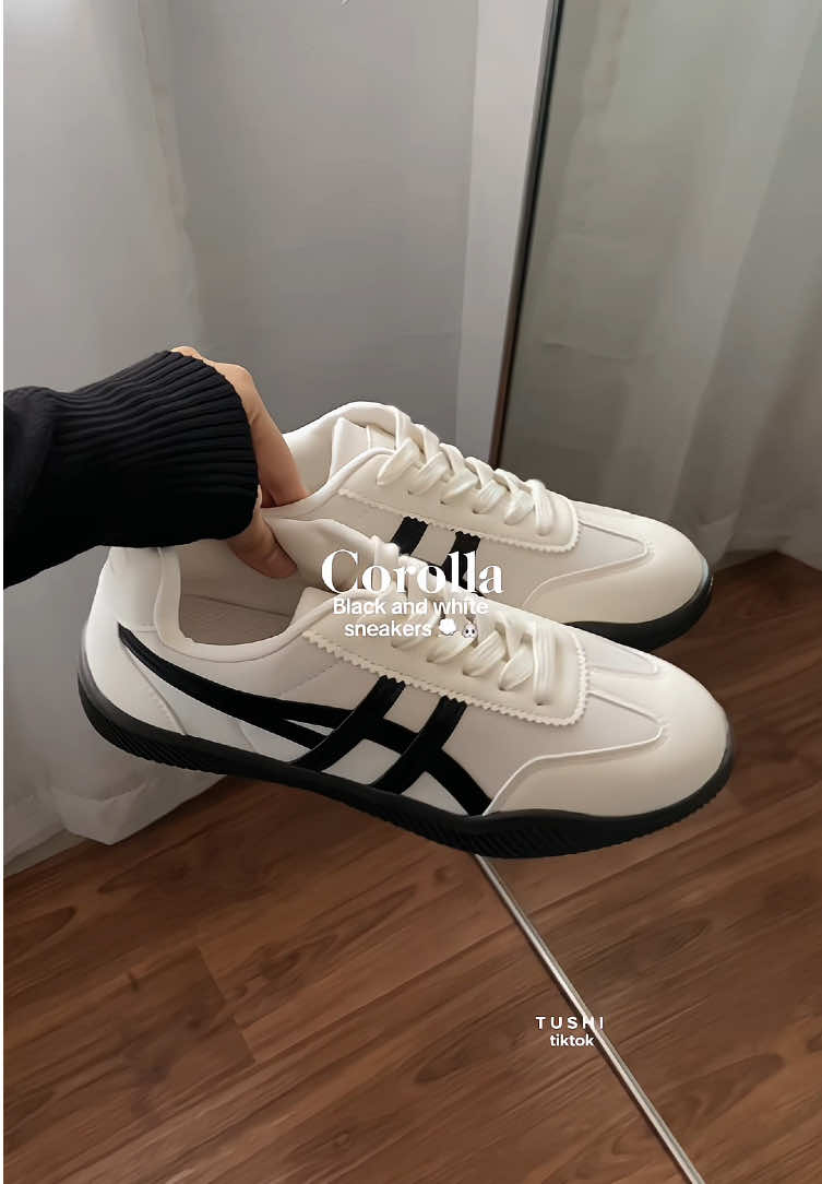 Corolla new drop! 👟🖤 dah kali keberapa i grab kasut from Corolla, semua kasut dia selesa tau jalan jauh pon okay jurrr!  #shoes #sneakers #kasutsneakers #kasutwanita #sneakerswanita #corolla 