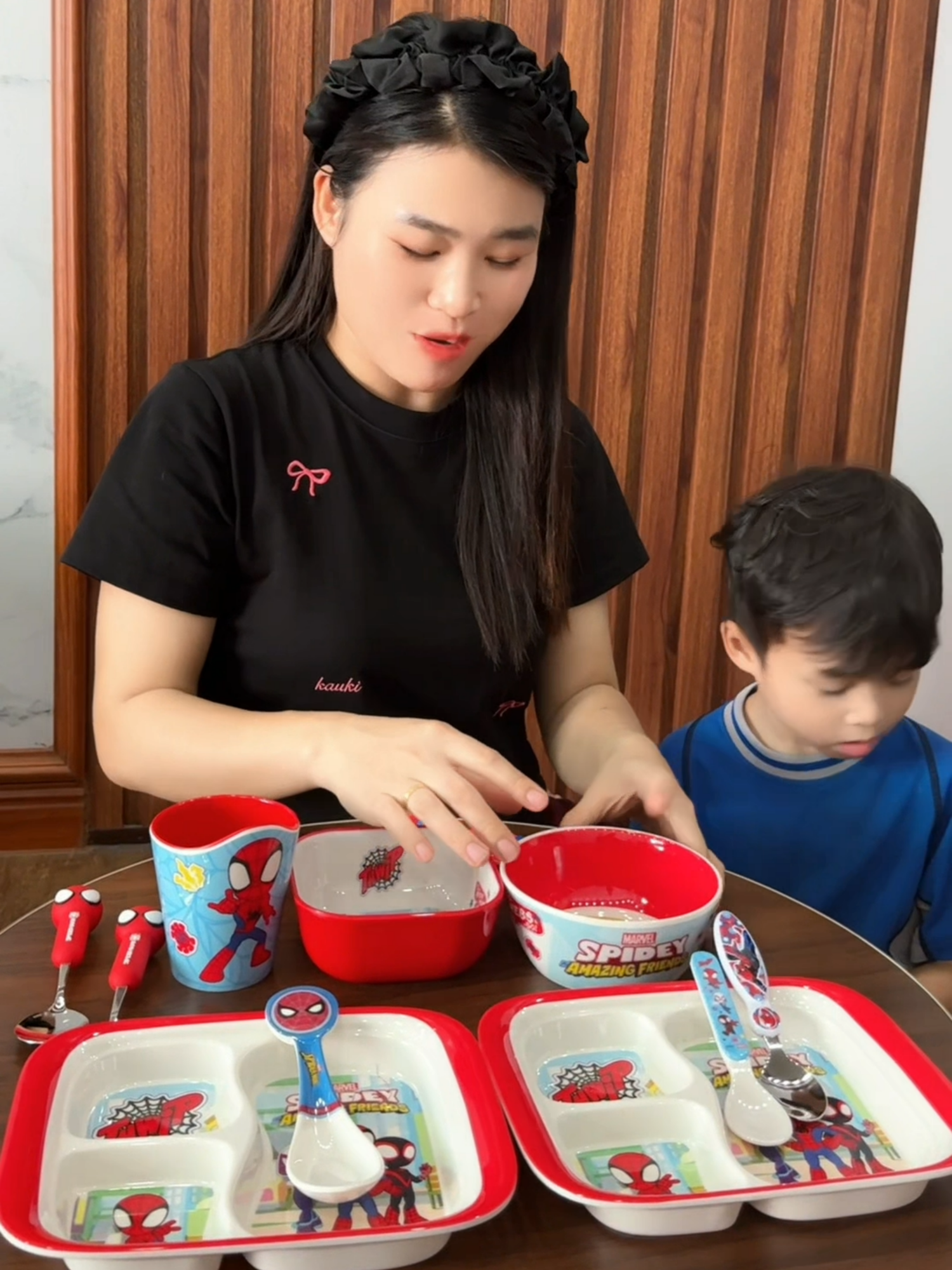 Hàng đến hết rất nhanh, các mom nhanh tay đặt cho bé nhé 🥰#kid #xuhuong #mevabe #andam #beandam #Gabby #kids #spidey #marvel #bat #dungcuandam #khay #muong #dua #dia #to #hanghottrend